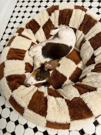 WOOFWAYZ Checkered Calming Bed